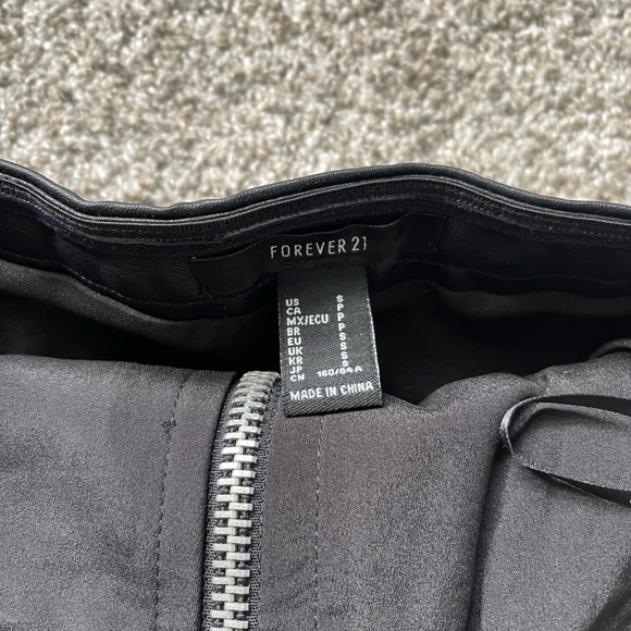 Leather dress - Picture 2 of 3